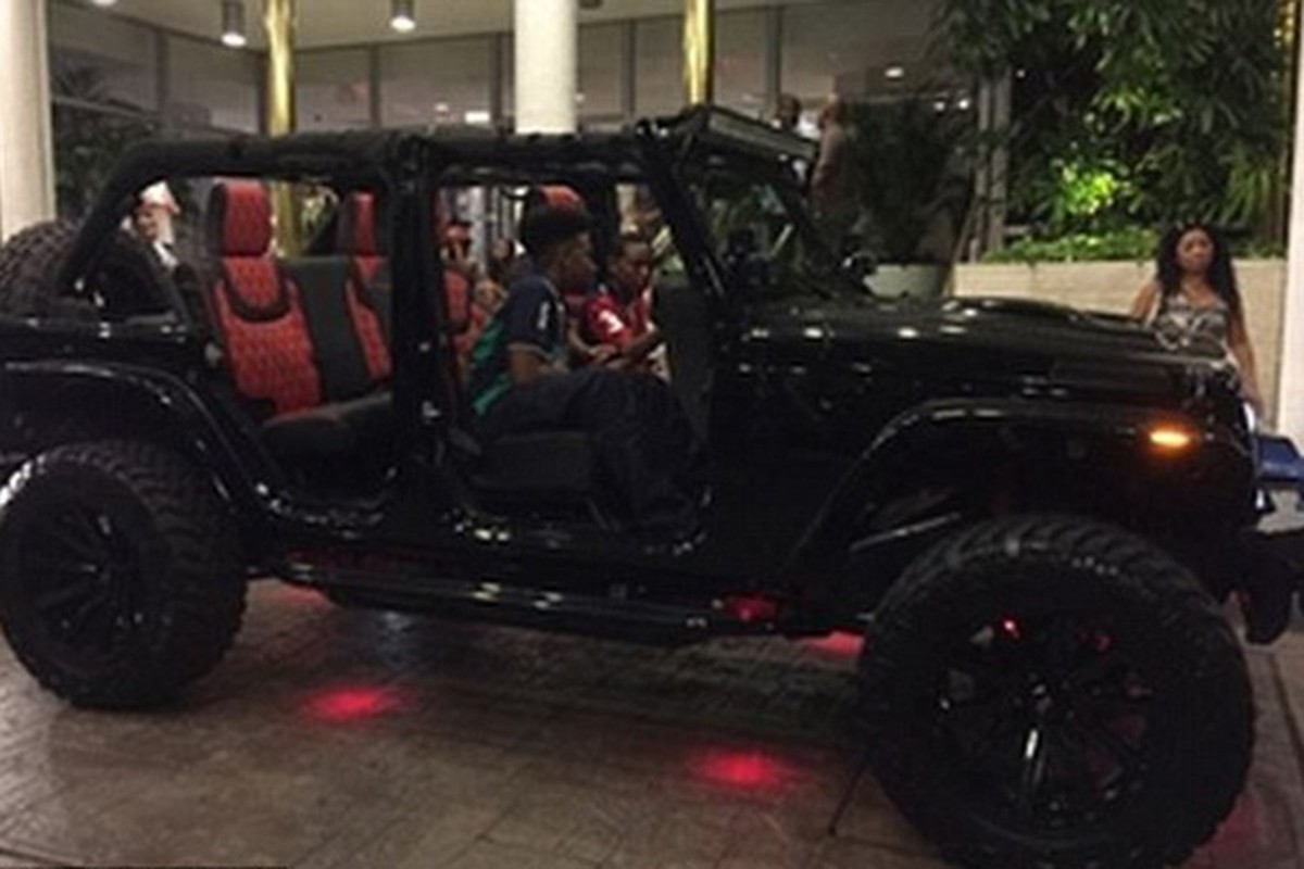 Floyd Mayweather chi hon 2 ty do Jeep Wrangler 2015-Hinh-5